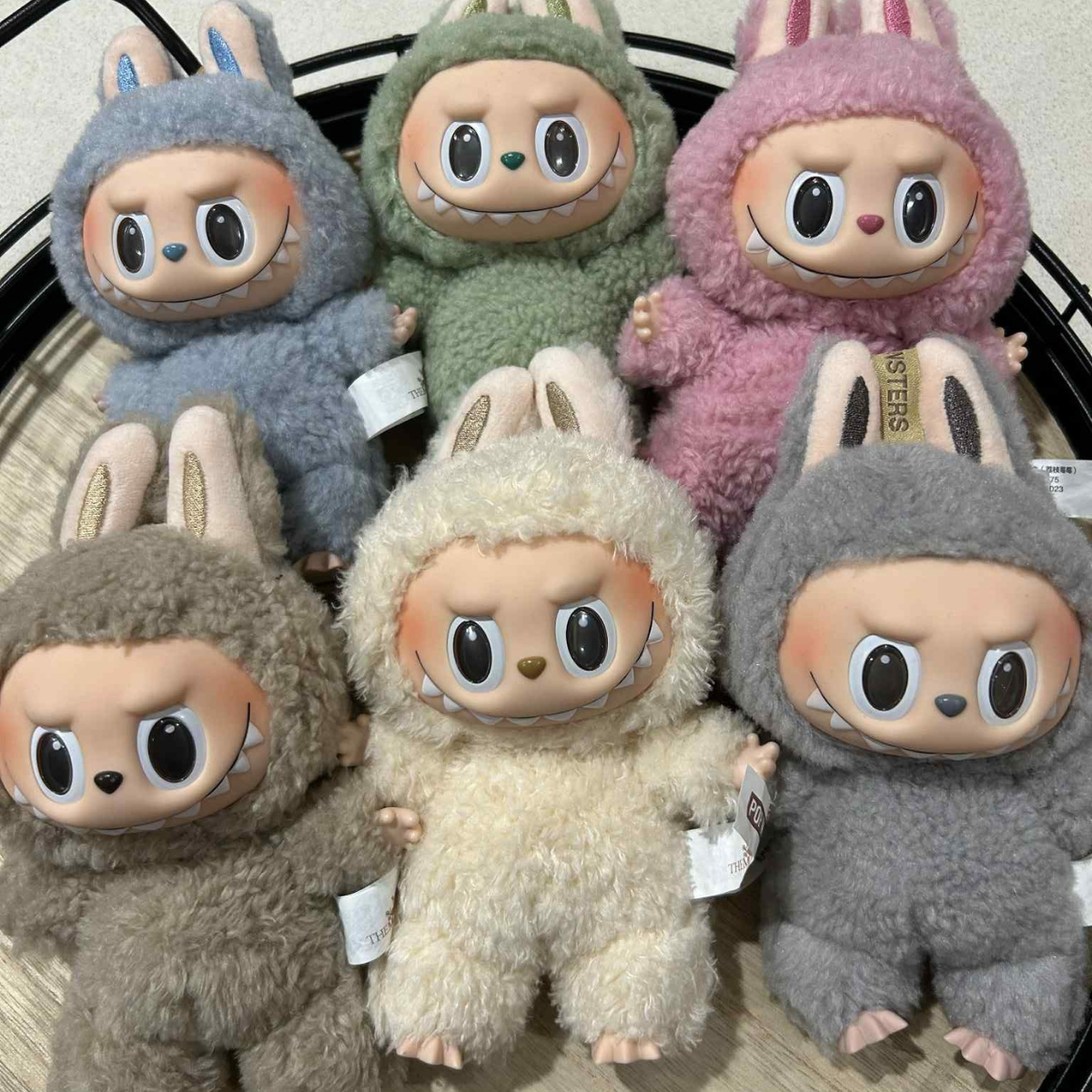 The Monters (Labubu) - Exciting Macarons (opened)